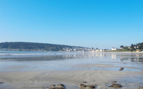 Crozon-Morgat 664: Water, Sky, Water Resources, Natural Environment, Coastal And Oceanic Landforms, Lake, Beach, Tree, Horizon