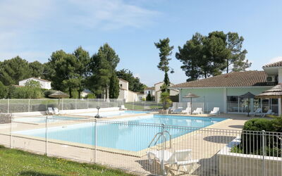 Ile D'oléron 626: Property, Swimming Pool, House, Fence, Real Estate, Home, Residential Area, Building, Architecture, Tree