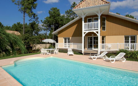 Lacanau 656: Water, Cloud, Sky, Building, Plant, Window, Swimming Pool, Tree, House, Leisure