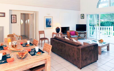 Accommodation:&nbsp;Atlantic Green 659.3
