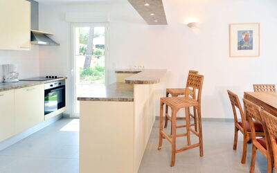 Accommodation:&nbsp;Atlantic Green 659.3