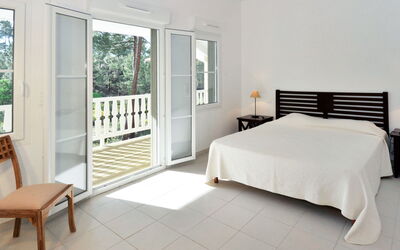Accommodation:&nbsp;Atlantic Green 659.4