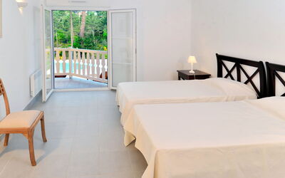 Accommodation:&nbsp;Atlantic Green 659.4