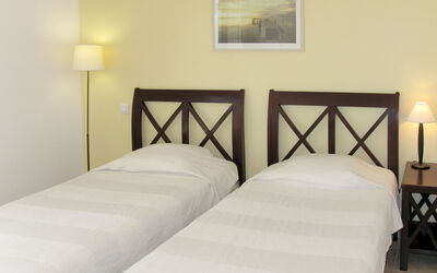 Accommodation:&nbsp;Atlantic Green 659.4
