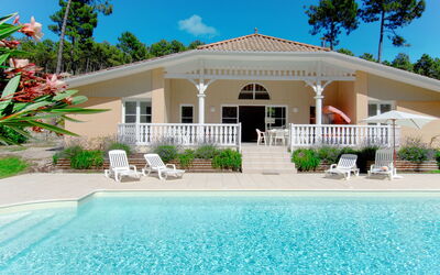 Lacanau 659: Property, House, Home, Building, Real Estate, Swimming Pool, Villa, Architecture, Estate, Facade