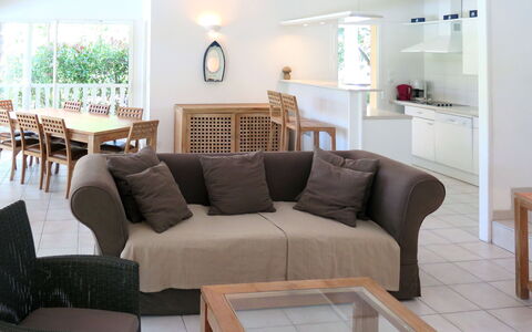 Accommodation:&nbsp;Eden Parc Golf de L'Ardilouse V8Is 660.3