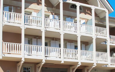 Arcachon 617: Building, Property, Sky, Window, Blue, House, Condominium, Urban Design, Wood, Siding