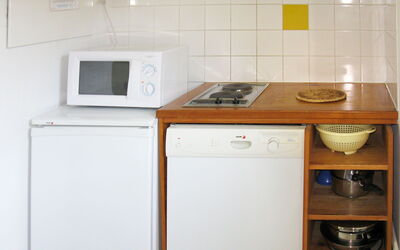Les Rives de Saint Brice 608.2: Major Appliance, Room, Furniture, Home Appliance, Property, Kitchen, Kitchen Appliance, Cabinetry, Kitchen Stove, Gas Stove