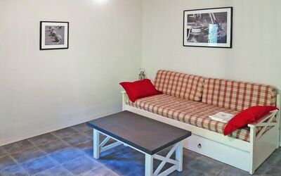 Les Rives de Saint Brice 608.3: Furniture, Room, Property, Floor, Table, Interior Design, Human Settlement, Living Room, Building, Public Space