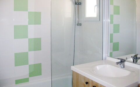 Ondres 621: Bathroom, Room, Tile, Property, Tap, Wall, Bathroom Accessory, Bathroom Sink, Interior Design, Plumbing Fixture