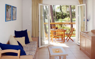 L'Allée des Dunes 621.1: Room, Property, Furniture, Interior Design, Living Room, Building, House, Floor, Real Estate, Home