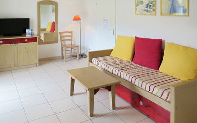 L'Allée des Dunes 621.4: Furniture, Room, Property, Floor, Table, Interior Design, Yellow, Living Room, Bed, Building