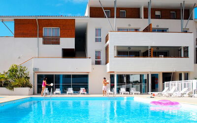 Moliets 623: Water, Property, Plant, Building, Swimming Pool, Blue, Azure, Window, Sky, Leisure