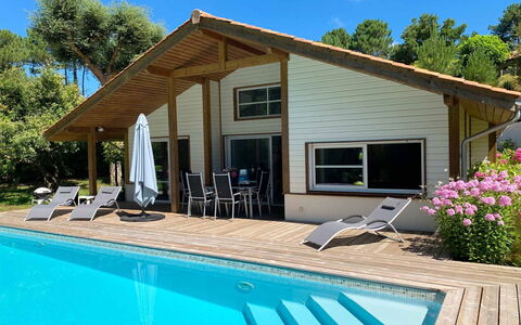 Moliets 625: Wood, House, Cottage, Home, Swimming Pool, Porch, Door, Resort, Shade, Estate