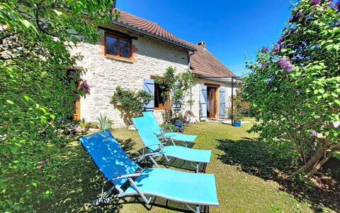 Durand: Cottage, Garden, Farmhouse, Backyard, Landscaping, Yard, Estate, Outdoor Furniture, Villa, Eco Hotel