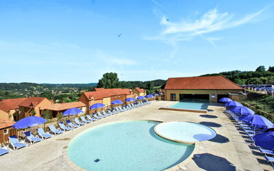 Sarlat-La-Canéda 607: Water, Sky, Swimming Pool, Blue, Cloud, Azure, Nature, Seaside Resort, Shade, Tree