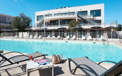Le Grau du Roi 604: Water, Sky, Swimming Pool, Building, Plant, Azure, Blue, Outdoor Furniture, Sunlounger, Tree