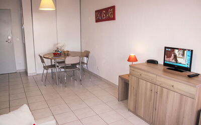 Accommodation:&nbsp;Cap Med 604.5