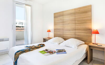 Accommodation:&nbsp;Cap Med 604.4