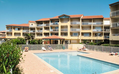 Valras Plage 607: Water, Sky, Plant, Building, Property, Window, Azure, Swimming Pool, Tree, Architecture