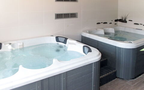 Argelès sur Mer 627: Bathtub, Plumbing Fixture, Property, Tap, Bathroom, Rectangle, Water, Floor
