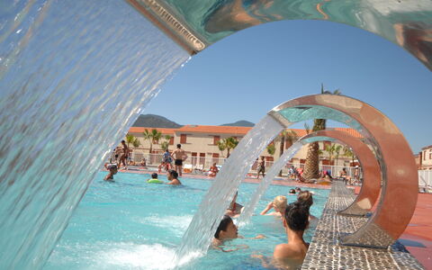 Argelès sur Mer 627: Water, Sky, Swimming Pool, Azure, Building, Leisure, Fun, Summer, Recreation
