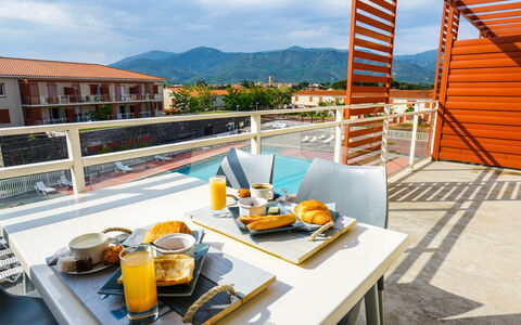 Argelès sur Mer 627: Sky, Tableware, Cloud, Food, Table, Property, Building, Orange, Plate, Outdoor Furniture