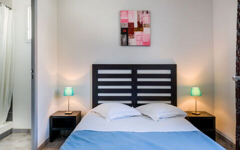 Montpellier 612: Bedroom, Bed, Furniture, Room, Bed Sheet, Interior Design, Property, Bed Frame, Wall, Building