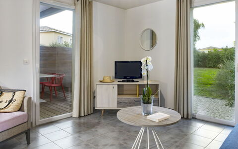 Montpellier 612: Room, Property, Furniture, Interior Design, Building, Floor, House, Tile, Bathroom, Table
