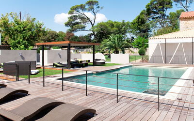 Accommodation:&nbsp;Domaine du Golf 612.8