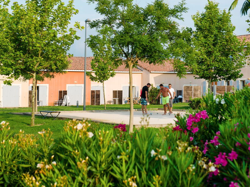 Accommodation:&nbsp;Domaine du Golf 612.8