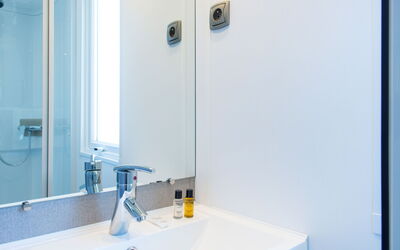 Domaine les Mûriers 604.7: Mirror, Sink, Tap, Plumbing Fixture, Bathroom Sink, Bathroom, Interior Design, Rectangle