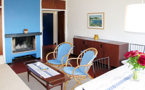 Le Lavandou 604: Room, Furniture, Property, Building, Interior Design, Living Room, Table, Floor, Dining Room, Suite