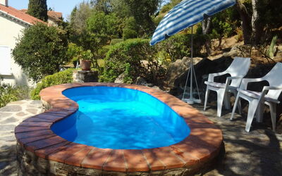 Le Lavandou 604: Swimming Pool, Property, Blue, Backyard, Azure, Real Estate, Leisure, House, Vacation, Building
