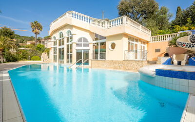 Accommodation:&nbsp;Cannes 664.2