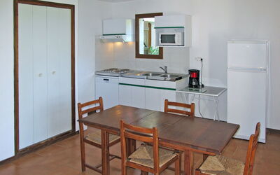 Mari di Soli 661.3: Room, Furniture, Property, Building, Floor, Interior Design, Table, House, Dining Room, Kitchen