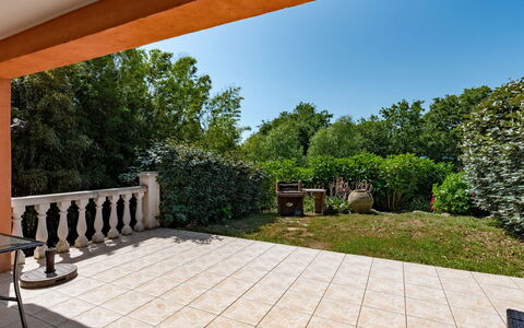 Ghisonaccia 628: Plant, Sky, Shade, Tree, Wood, Grass, Cottage, Porch, Residential Area, Real Estate