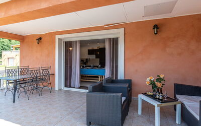Gelormini 628.2: Furniture, Table, Houseplant, Interior Design, Chair, Wood, Flooring, Living Room, Floor, Shade