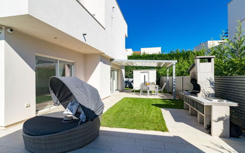 Villa Virtus: Property, Architecture, Building, House, Real Estate, Home, Apartment, Interior Design, Room, Design