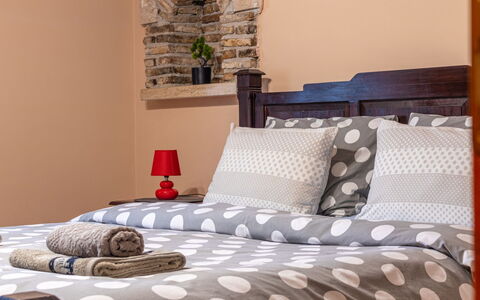 Pazin 615: Furniture, Bed, Bedding, Bedroom, Bed Sheet, Interior Design, Linens, Textile, Throw Pillow, Room