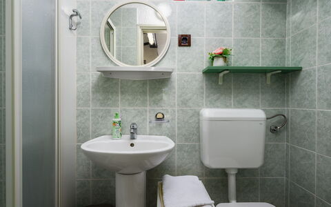 Pina: Bathroom Sink, Bathroom, Plumbing Fixture, Sink, Wall, Toilet Seat, Toilet, Tap, Flooring, Interior Design