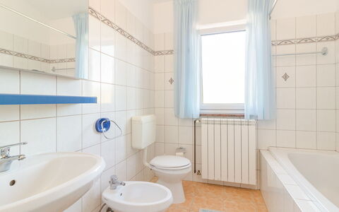 Poreč 606: Tap, Plumbing Fixture, Property, Bathroom Sink, Sink, Bathroom, Purple, Bathroom Cabinet, Window, Building