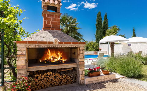 Poreč 607: Property, Home, Real Estate, Masonry Oven, Heat, House, Room, Sky, Landscape, Building