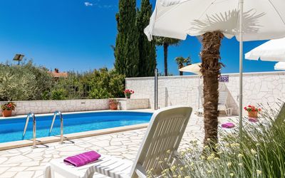 Poreč 607: Property, Building, Vacation, House, Azure, Furniture, Real Estate, Sunlounger, Swimming Pool, Outdoor Furniture