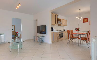 Accommodation:&nbsp;Macini 605.3
