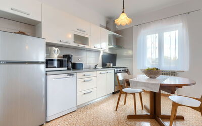 Accommodation:&nbsp;Macini 605.2