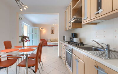 Accommodation:&nbsp;Macini 605.3
