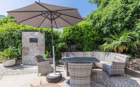 Rovinj 684: Plant, Property, Sky, Shade, Flowerpot, Outdoor Furniture, House, Tree, Table, Public Space