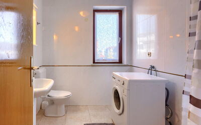 Accommodation:&nbsp;Alba 689.5