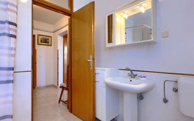 Accommodation:&nbsp;Alba 689.5